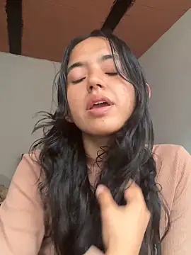Snapshot of ViolettaSummer chatting on March 28, 2026, 9:27 pm ViolettaSummer online show from March 28, 2026, 9:27 pm