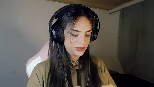 Snapshot of Dollbehavior_ chatting on January 8, 2026, 3:23 am Dollbehavior online show from January 8, 2026, 3:23 am