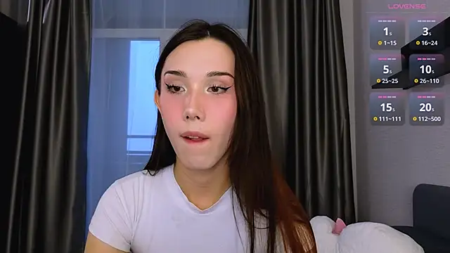 Kaia Sunshine Mia online show from December 19, 2025, 12:40 pm