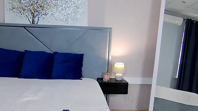 Snapshot of NicoleRosss chatting on November 13, 2025, 8:40 am NicoleRosss online show from November 13, 2025, 8:40 am