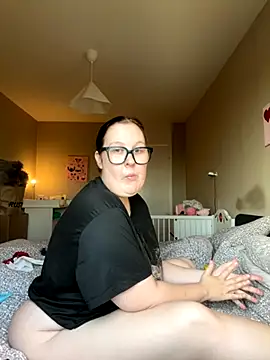 Snapshot of Misssmilf chatting on November 7, 2025, 1:37 pm Misssmilf online show from November 7, 2025, 1:37 pm