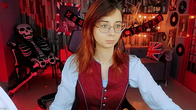 Snapshot of Orianna_Fox chatting on October 19, 2025, 9:12 am Orianna Fox online show from October 19, 2025, 9:12 am