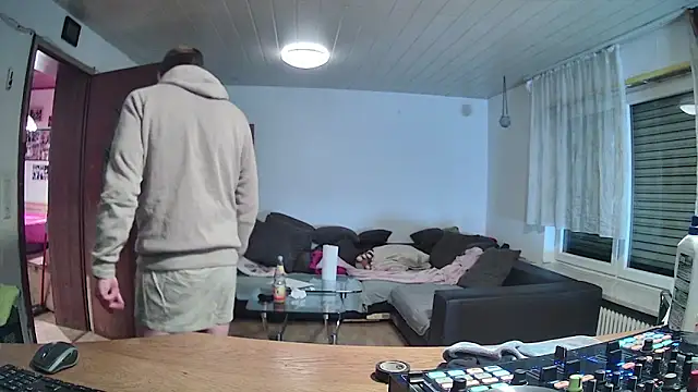 rosaeichel online show from February 10, 2026, 2:43 am