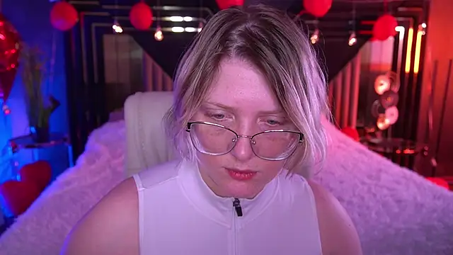 Snapshot of CoolTatis chatting on February 26, 2026, 8:14 am CoolTatis online show from February 26, 2026, 8:14 am