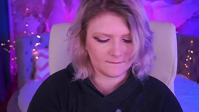 Snapshot of CoolTatis chatting on December 20, 2025, 7:00 am CoolTatis online show from December 20, 2025, 7:00 am