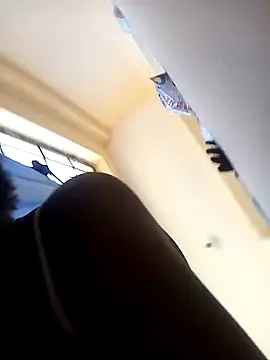 zainabsmile online show from November 18, 2025, 9:01 am