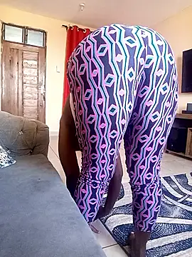 Snapshot of zainabsmile chatting on January 11, 2026, 8:32 am zainabsmile online show from January 11, 2026, 8:32 am