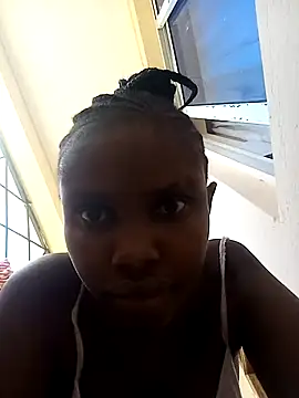 Snapshot of zainabsmile chatting on April 1, 2026, 10:27 am zainabsmile online show from April 1, 2026, 10:27 am