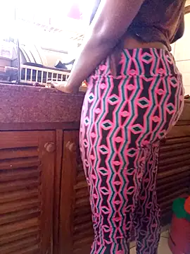 zainabsmile online show from October 26, 2025, 1:44 pm