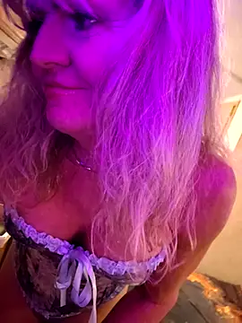 annika lately online show from December 5, 2025, 9:23 pm