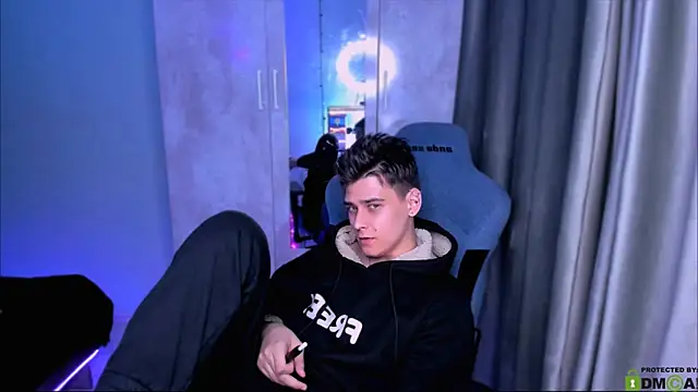 Snapshot of Foxicfu chatting on March 6, 2025, 2:40 pm Foxicfu online show from March 6, 2025, 2:40 pm