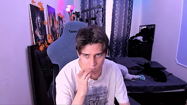 Snapshot of Foxicfu chatting on January 15, 2026, 10:07 am Foxicfu online show from January 15, 2026, 10:07 am