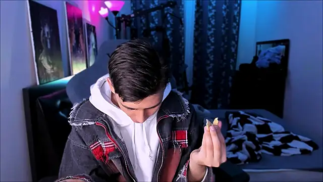 Snapshot of Foxicfu chatting on September 27, 2025, 2:12 pm Foxicfu online show from September 27, 2025, 2:12 pm