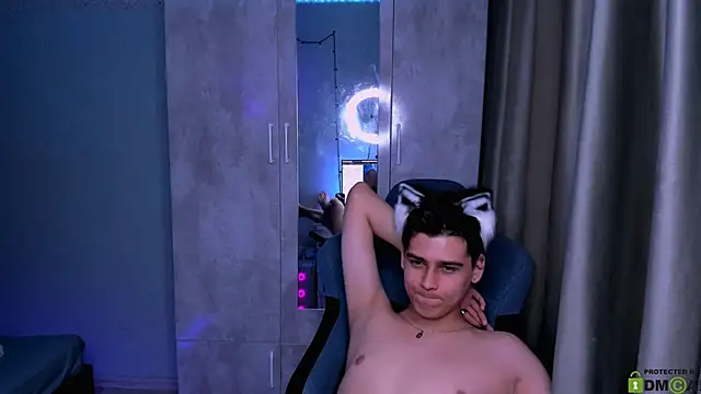 Snapshot of Foxicfu chatting on March 21, 2025, 12:06 pm Foxicfu online show from March 21, 2025, 12:06 pm