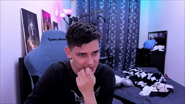 Snapshot of Foxicfu chatting on September 20, 2025, 12:54 pm Foxicfu online show from September 20, 2025, 12:54 pm