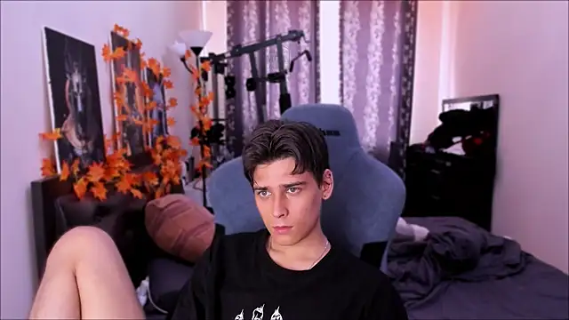 Snapshot of Foxicfu chatting on November 16, 2025, 9:14 am Foxicfu online show from November 16, 2025, 9:14 am