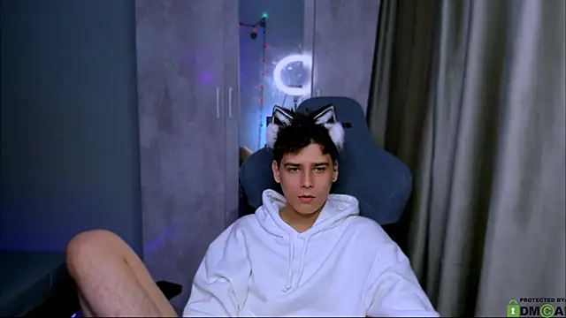 Snapshot of Foxicfu chatting on February 11, 2025, 11:42 am Foxicfu online show from February 11, 2025, 11:42 am