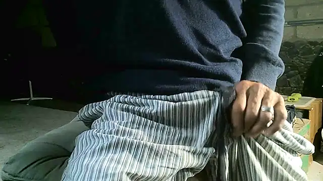 Snapshot of ewuich1 chatting on March 26, 2026, 8:18 pm ewuich1 online show from March 26, 2026, 8:18 pm