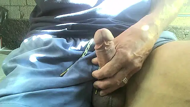 Snapshot of ewuich1 chatting on January 7, 2026, 11:26 am ewuich1 online show from January 7, 2026, 11:26 am