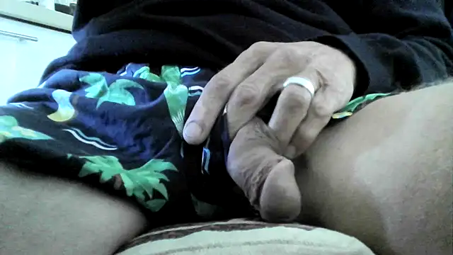 Snapshot of ewuich1 chatting on January 15, 2025, 9:56 am ewuich1 online show from January 15, 2025, 9:56 am