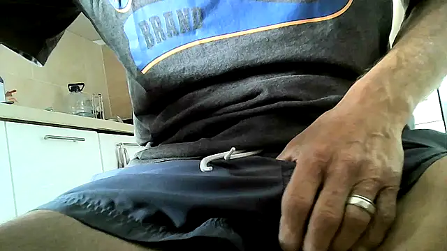 Snapshot of ewuich1 chatting on January 24, 2025, 5:21 pm ewuich1 online show from January 24, 2025, 5:21 pm