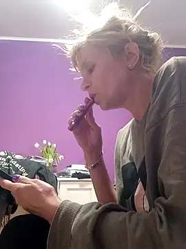 BritneyHudson online show from March 3, 2026, 6:09 am