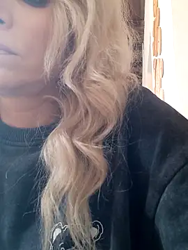 BritneyHudson online show from November 20, 2025, 1:01 pm