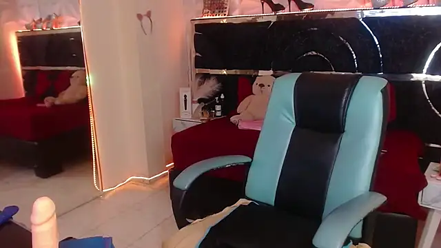 Snapshot of red_moon_2 chatting on February 4, 2026, 12:16 am red moon 2 online show from February 4, 2026, 12:16 am