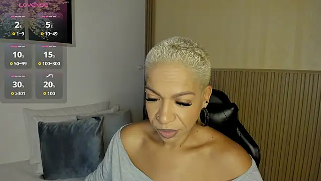 Snapshot of summer_night_ chatting on April 2, 2026, 11:50 am summer night online show from April 2, 2026, 11:50 am