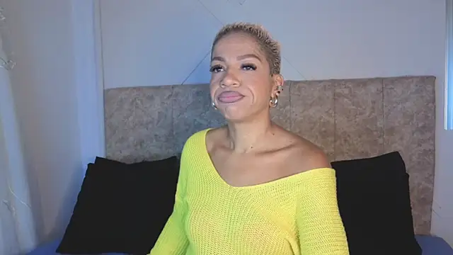 Snapshot of summer_night_ chatting on March 22, 2026, 1:23 pm summer night online show from March 22, 2026, 1:23 pm