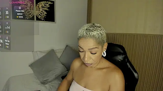 Snapshot of summer_night_ chatting on May 6, 2026, 11:47 am summer night online show from May 6, 2026, 11:47 am