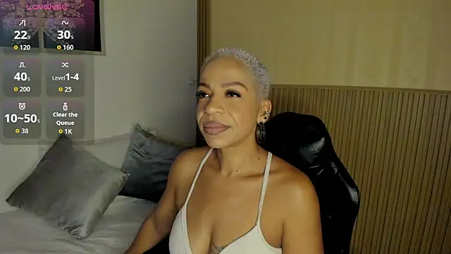 Snapshot of summer_night_ chatting on April 6, 2026, 11:55 am summer night online show from April 6, 2026, 11:55 am