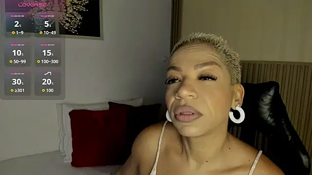 Snapshot of summer_night_ chatting on March 17, 2026, 11:24 am summer night online show from March 17, 2026, 11:24 am