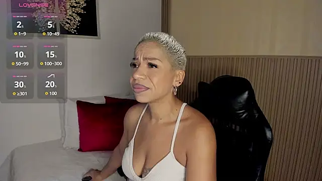 Snapshot of summer_night_ chatting on April 13, 2026, 11:36 am summer night online show from April 13, 2026, 11:36 am