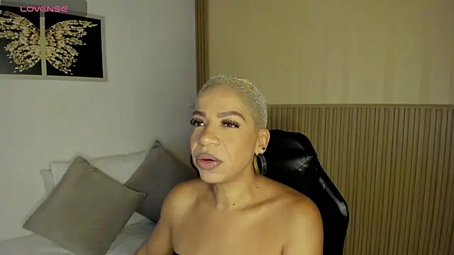 Snapshot of summer_night_ chatting on May 13, 2026, 11:17 am summer night online show from May 13, 2026, 11:17 am