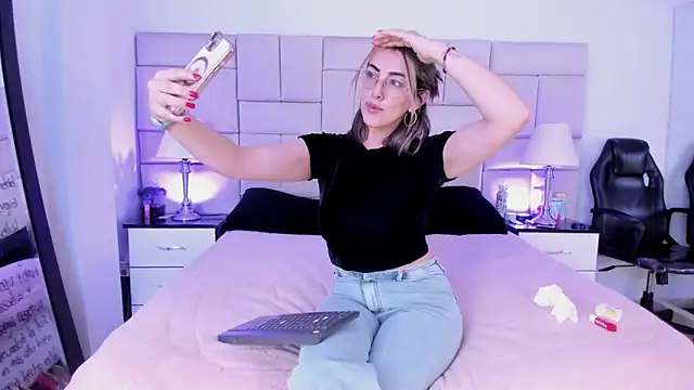 IsisLoveyes  online show from February 10, 2026, 9:58 pm