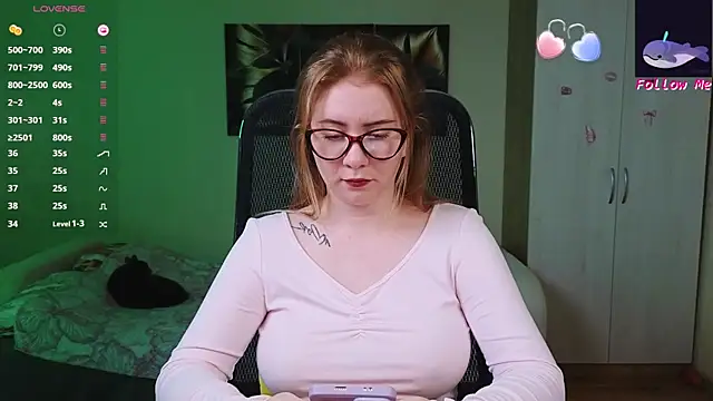 D0nna  online show from September 13, 2025, 9:26 pm