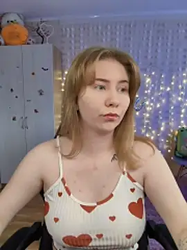 D0nna  online show from February 16, 2026, 9:41 am