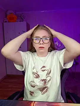 Snapshot of D0nna_ chatting on April 4, 2026, 2:56 pm D0nna online show from April 4, 2026, 2:56 pm