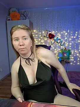 Snapshot of D0nna_ chatting on April 10, 2026, 10:39 pm D0nna online show from April 10, 2026, 10:39 pm