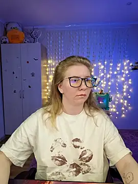 Snapshot of D0nna_ chatting on April 13, 2026, 10:58 pm D0nna online show from April 13, 2026, 10:58 pm