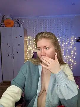 Snapshot of D0nna_ chatting on April 8, 2026, 8:38 am D0nna online show from April 8, 2026, 8:38 am