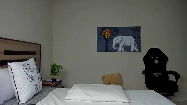 Renee-18 online show from February 8, 2026, 4:10 am