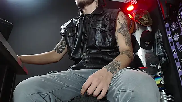 Dicaprioo  online show from March 14, 2025, 11:00 pm