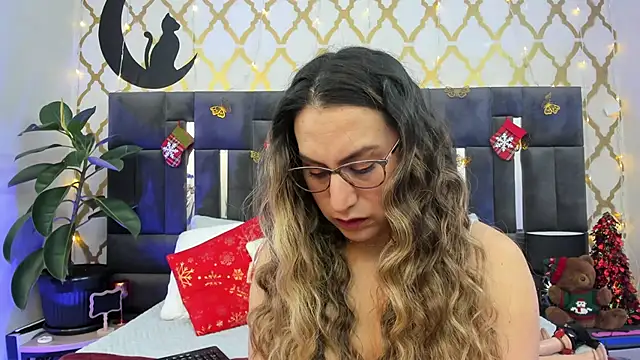 Snapshot of RubbyTaylor chatting on December 15, 2025, 2:34 pm RubbyTaylor online show from December 15, 2025, 2:34 pm