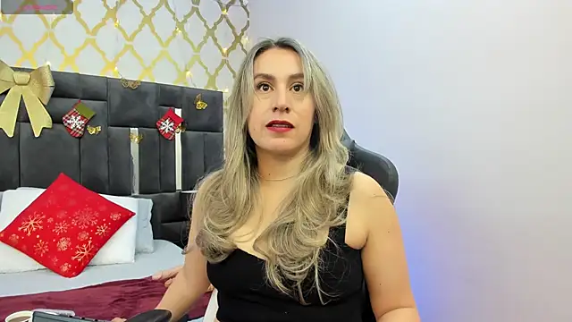 Snapshot of RubbyTaylor chatting on December 16, 2025, 7:18 pm RubbyTaylor online show from December 16, 2025, 7:18 pm