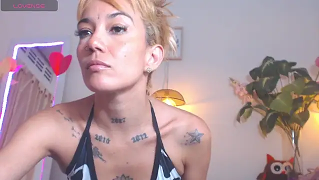 Snapshot of Veronicaa_2 chatting on June 13, 2026, 10:40 pm Veronicaa 2 online show from June 13, 2026, 10:40 pm