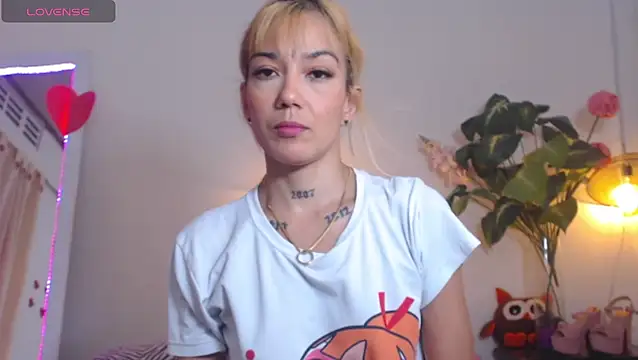 Snapshot of Veronicaa_2 chatting on June 16, 2026, 9:04 pm Veronicaa 2 online show from June 16, 2026, 9:04 pm