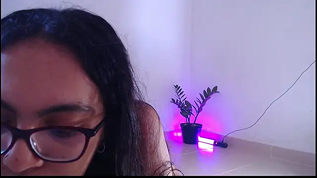 Rachell  420 online show from December 15, 2025, 2:23 pm