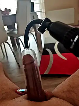 Szeltolo001 online show from April 13, 2026, 7:23 am